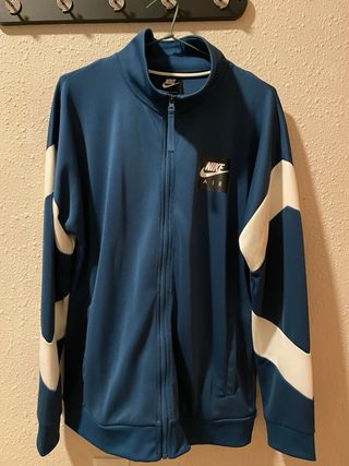 Dos chaquetas Nike