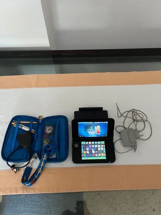 Nintendo 3DS XL con funda y cargador