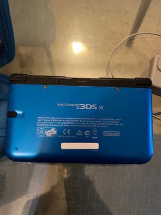 Nintendo 3DS XL con funda y cargador