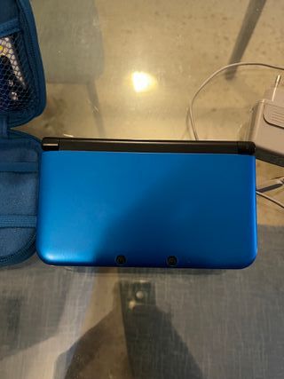Nintendo 3DS XL con funda y cargador