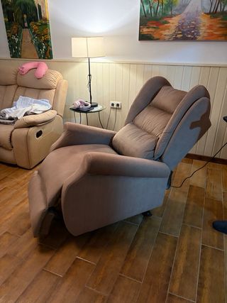 Sillón reclinable automático orejero beige tostado