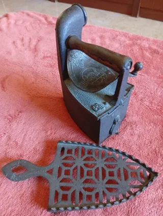 Plancha antigua de hierro