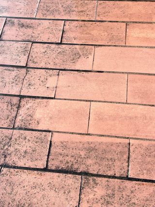 Limpieza de baldosas, patios, terrazas con Karcher