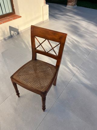 Sillas de madera tropical con asiento de ratán