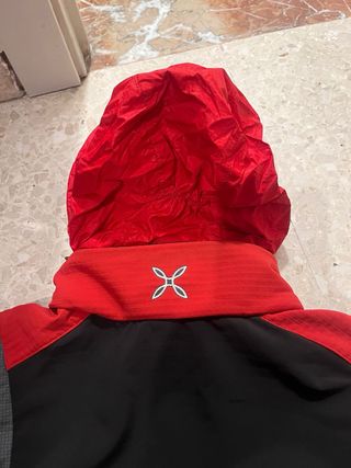 Chaqueta técnica Montura roja y gris