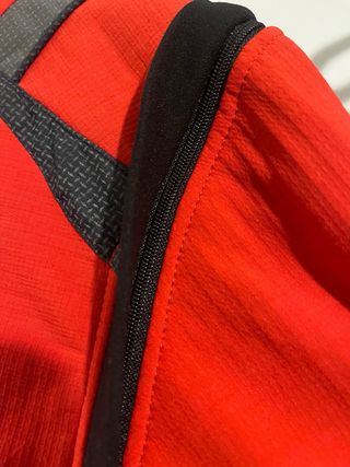 Chaqueta técnica Montura roja y gris