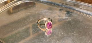 Anillo de Oro con piedra Rosa
