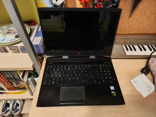 HP OMEN 15 CON PANTALLA ROTA (pero funciona bien)