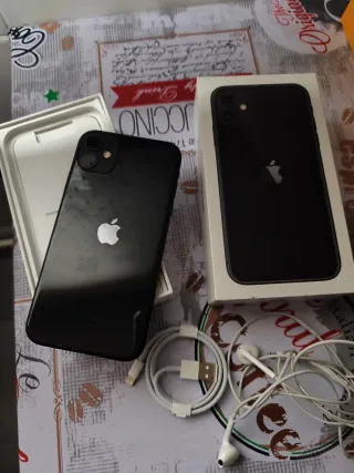 iPhone 11 128GB Negro + Cargador y Auriculares