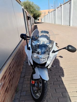 BMW F800GT Blanca