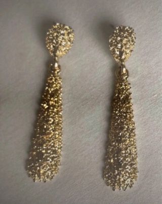 Pendientes dorados largos