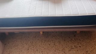 Base Tapizada 135 Beige y patas madera + colchon.