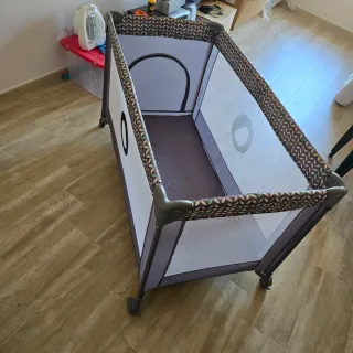 Cuna de viaje plegable lionelo