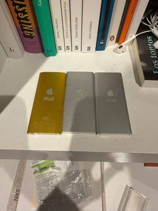 Lote 3 iPods Apple (Dorado y Plateados)