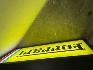 Insegna Luminosa Ferrari