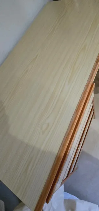 Escritorio de madera maciza con silla