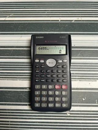 Calculadora científica Casio fx-82MS