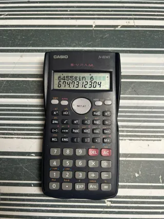 Calculadora científica Casio fx-82MS