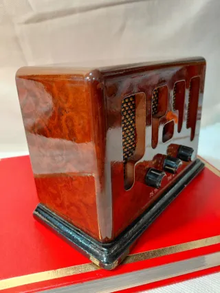 Radio BBC 75 Años Marrón