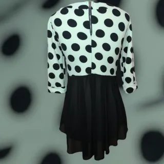 Vestido de lunares blanco y negro