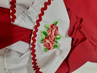 Falda flamenca roja y blanca