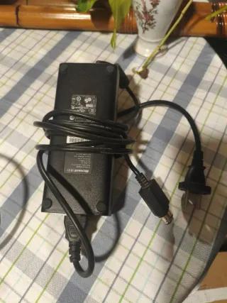 Xbox 360 Slim Negra + juegos + mandos + cables