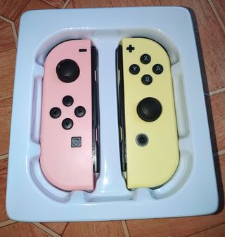 2 joycon nuovi crema giallo-rosa Switch inal.
