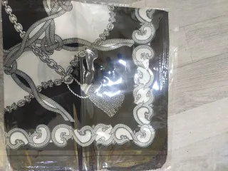 12 Pañuelos de satén estampados 50x50 cm