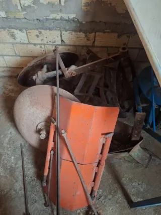 Mula mecánica Agria 3001 con aperos