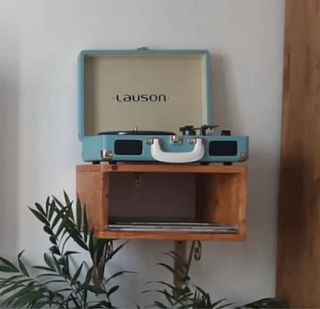 Scaffale artigianale per giradischi