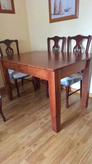 Tavolo da pranzo in legno massello