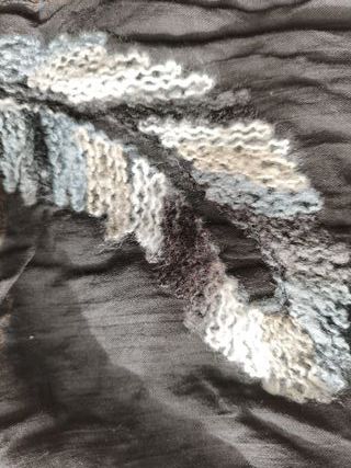 Pañuelo triangular GUSTA bordado