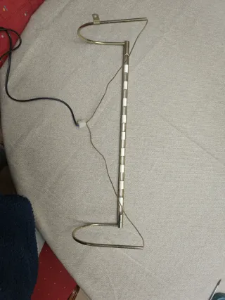 Aplique de pared dorado y blanco. Medidas:47,5 12