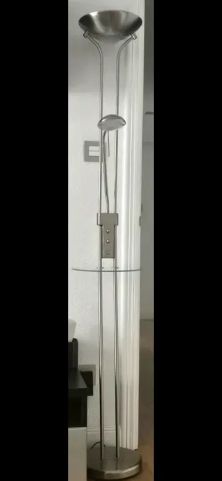 Lámpara de pie moderna metal y cristal