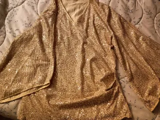 Blusa lentejuelas doradas manga campana