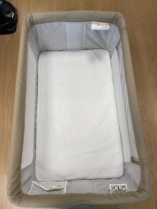 Chicco Next2Me Essential Culla da Letto, Culla per Neonati, Altezza Regolabile, Buona Circolazione d'Aria, Materasso e Borsa Inclusi, 0-6 Mesi, Grigio