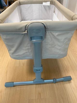 Chicco Next2Me Essential Culla da Letto, Culla per Neonati, Altezza Regolabile, Buona Circolazione d'Aria, Materasso e Borsa Inclusi, 0-6 Mesi, Grigio