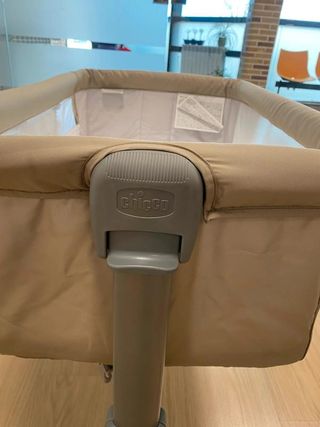 Chicco Next2Me Essential Culla da Letto, Culla per Neonati, Altezza Regolabile, Buona Circolazione d'Aria, Materasso e Borsa Inclusi, 0-6 Mesi, Grigio