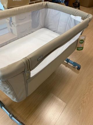 Chicco Next2Me Essential Culla da Letto, Culla per Neonati, Altezza Regolabile, Buona Circolazione d'Aria, Materasso e Borsa Inclusi, 0-6 Mesi, Grigio