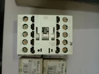 5 Contactores MOELLER DILA-22 24V/230V