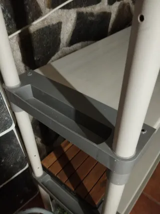 Estantería de plástico modular regulable en altura