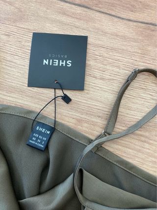 Top lencero talla XS verde oliva con etiqueta