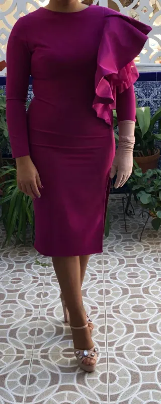 Vestido magenta con volantes