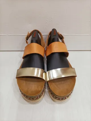 Sandalias cuña Camel y Doradas