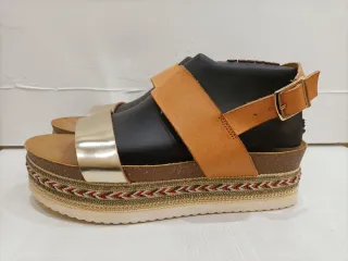 Sandalias cuña Camel y Doradas