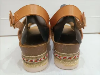 Sandalias cuña Camel y Doradas