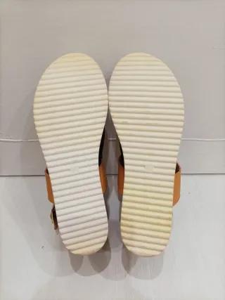 Sandalias cuña Camel y Doradas