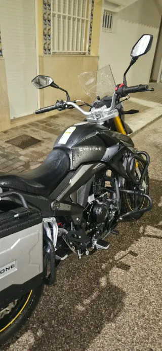 Moto Cyclone RX1 Pro Negra Aventura 2025