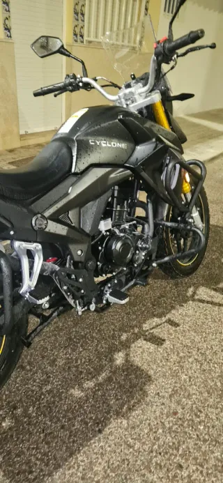 Moto Cyclone RX1 Pro Negra Aventura 2025