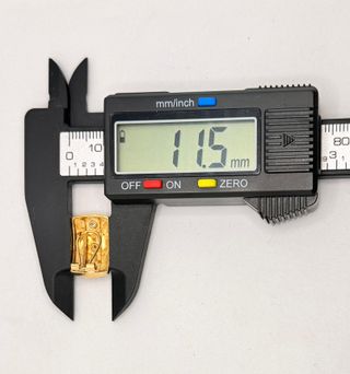 Pendiente de oro de 18k con circonitas, 6.10 g.